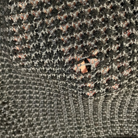 🖤 black holey sweater 🖤 - Picture 4 of 4